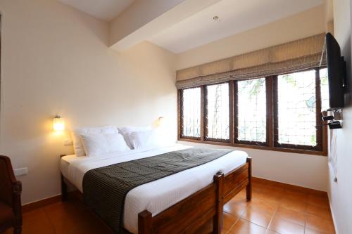 Ein Bett oder Betten in einem Zimmer der Unterkunft Abad Serviced Villas