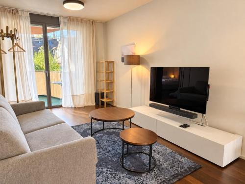 Modern 1BR, City Center, Near Lake - Baron 33