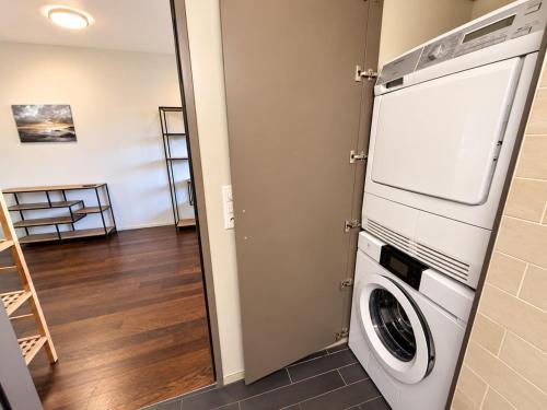Modern 1BR, City Center, Near Lake - Baron 33