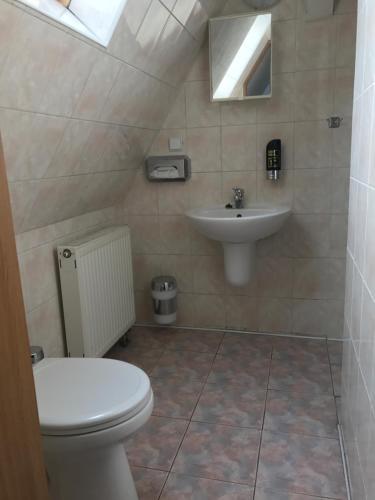 Bilik mandi di Penzión Dobré Časy