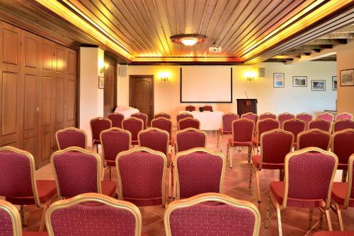 The business area and/or conference room at Konitsa Mountain Hotel