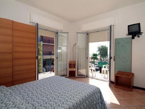 Gallery image of Hotel Holiday Beach in Rimini