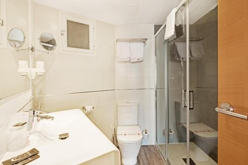 Vonios kambarys apgyvendinimo įstaigoje Abelux