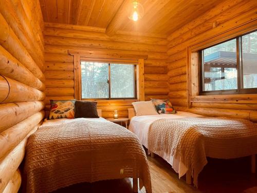 Mountain Stream Log Cabin - Vacation STAY 31783v