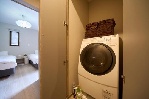 Iriya 10-min Walk Ueno 1 Stop 4BR 14 Guests