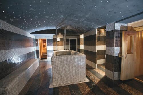 a bathroom with a tub in the middle of a room at Palace Bonanza Playa Resort & SPA by Olivia Hotels Collection in Illetas