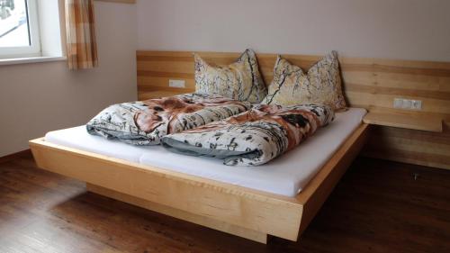 Una cama o camas en una habitación de Apart Muntane