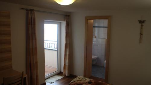 Una cama o camas en una habitación de Apart Muntane