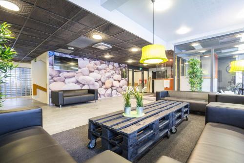 Χώρος καθιστικού στο Forenom Hostel Espoo Otaniemi