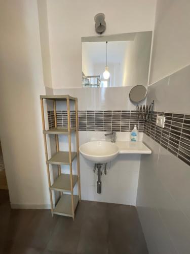 Welcome in 2 br Apartment in Rome- San Giovanni