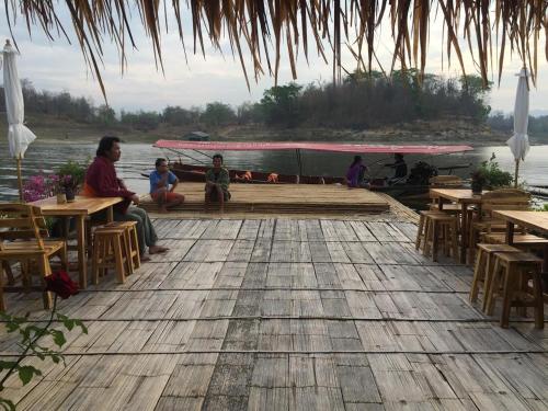 Εστιατόριο ή άλλο μέρος για φαγητό στο Sweet Home Floating House