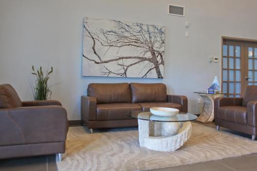 a living room with couches and a coffee table at Best Western Plus Liverpool Hotel & Conference Centre in Liverpool