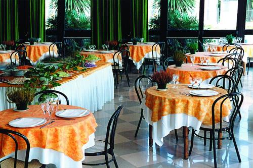 Restaurace v ubytování Hotel Genzianella