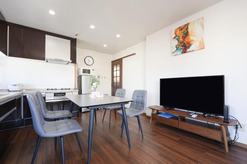 Three minutes walk to subway Direct to the airport Umeda business district