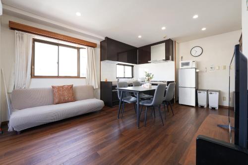 Three minutes walk to subway Direct to the airport Umeda business district