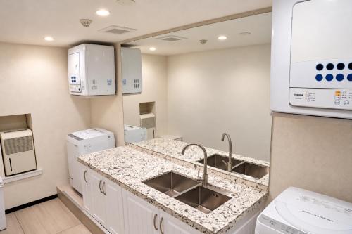 Hatsuyuki Apartments