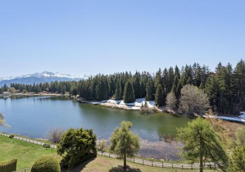 Lake View Retreat by Mrs Miggins