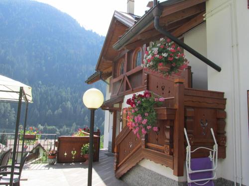a balcony with flowers on the side of a building at Casa Bamby in Cogolo