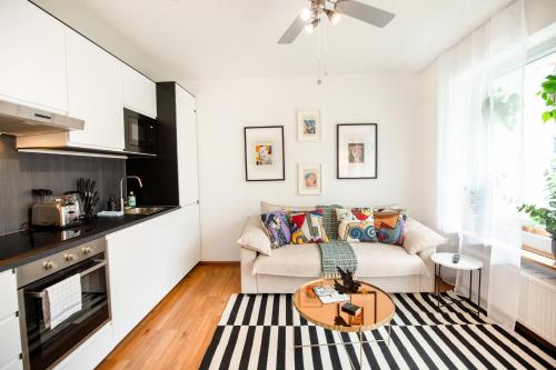 Urban Smart Living with balcony near Basel SBB & City Center - Special TRIO PICASSO 32 Apartment, up to 4 guests