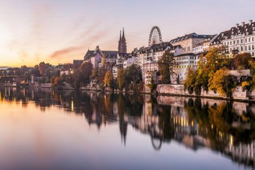 Urban Smart Living with balcony near Basel SBB & City Center - Special TRIO PICASSO 32 Apartment, up to 4 guests