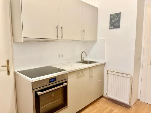 Spacious Stylish Apartment with Free Parking