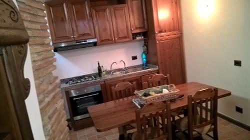 Kuchyň nebo kuchyňský kout v ubytování Casa Mary di Apricus