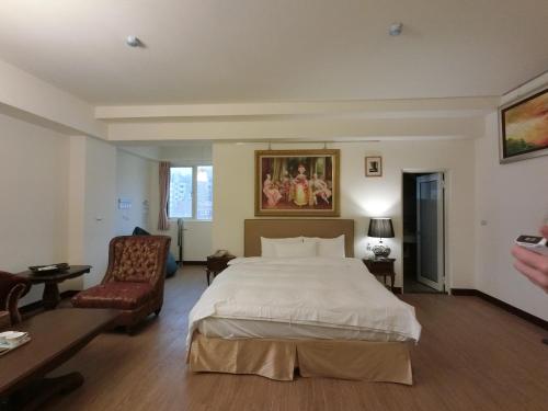 Кровать или кровати в номере Long Zhi Yue Hotel
