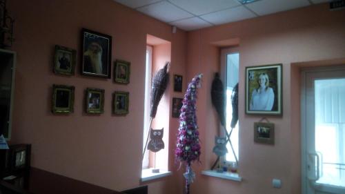a room with a wall with pictures on it at У Поттера in Ternopilʼ