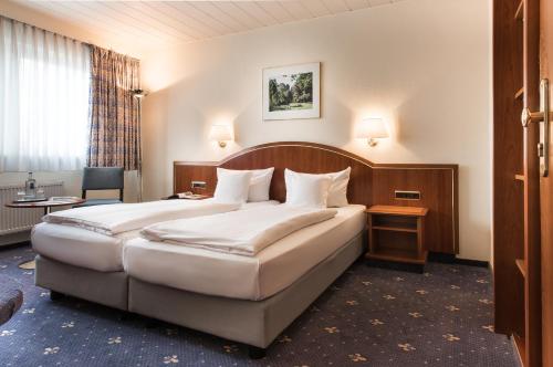 Postel nebo postele na pokoji v ubytování Akzent Hotel Köhler