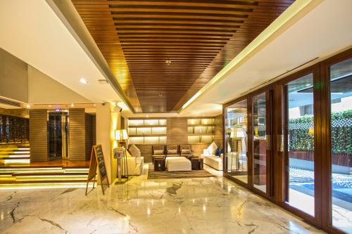 a lobby of a hotel with a living room at Crowne Plaza Dhaka Gulshan by IHG in Dhaka