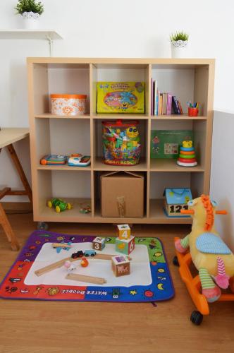 a childs play area with a toy shelf at Casa Rural La Tramontana in Estivella