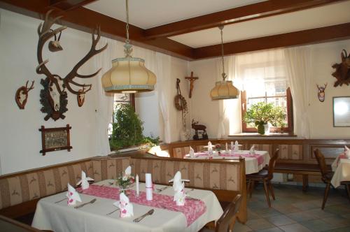 En restaurant eller et andet spisested på Gasthof Rüscher