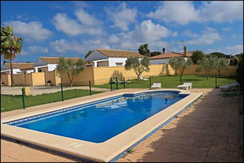 A piscina localizada em Bungalow complejo III ou nos arredores