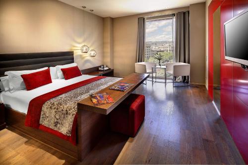 Posteľ alebo postele v izbe v ubytovaní Olivia Plaza Hotel