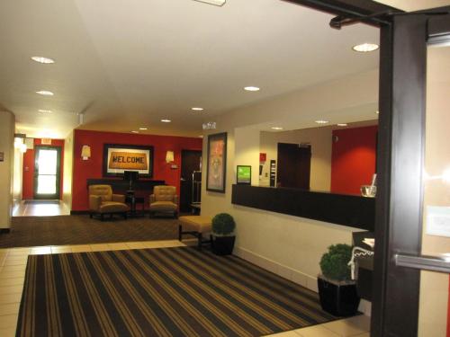 a lobby of a hospital with a waiting room at Extended Stay America Suites - Los Angeles - Valencia in Stevenson Ranch