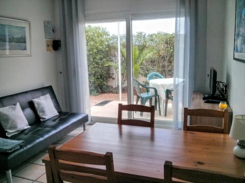 a living room with a couch and a table at Chalecito in La Manga del Mar Menor