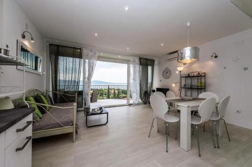Obiteljski Apartmani Švob Lavanda & Ružmarin sa terasom i pogledom na more