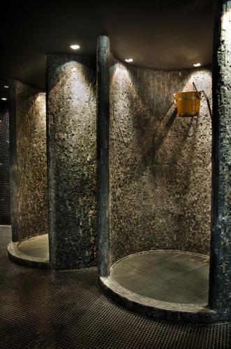 a room with two columns and a bucket on the wall at Villas Elenite Premium in Elenite