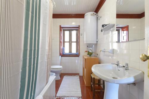 Ett badrum på Casa Cerro da Correia