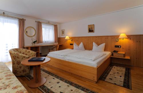 Postel nebo postele na pokoji v ubytování Stoll's Hotel Alpina