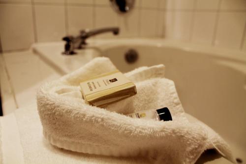 a pile of towels in a bathroom with a bath tub at Auld Holland Inn in Oak Harbor