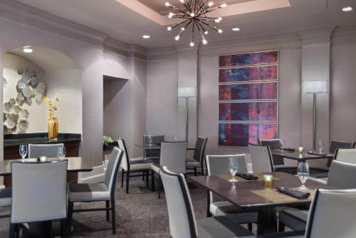 Restaurace v ubytování Chicago Marriott Suites Deerfield