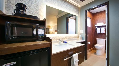 a bathroom with a sink and a microwave at Best Western University Inn Santa Clara in Santa Clara