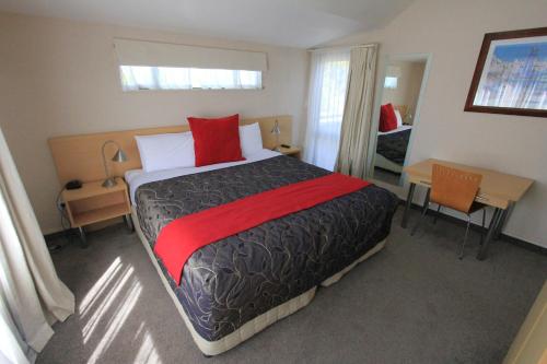 En eller flere senger på et rom på Voyager Apartments Taupo