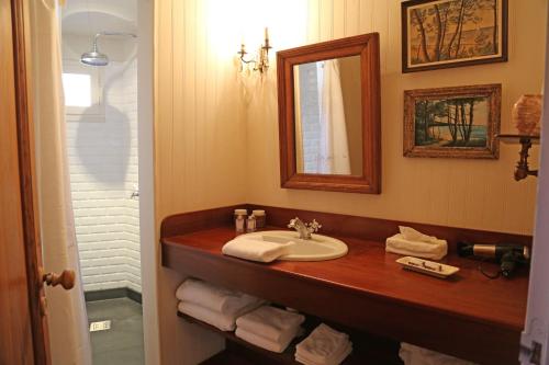 a bathroom with a sink, toilet and mirror at La Maison du Bassin in Cap-Ferret
