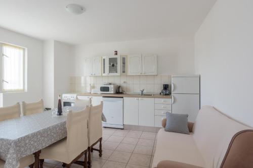 Kuchyň nebo kuchyňský kout v ubytování Apartment Boja