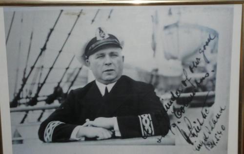 a black and white photo of a man in a uniform at Hotel Columbus und Glamping in Bremerhaven