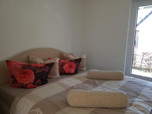 a bedroom with a bed with pillows and a window at Hafenzauber in Ueckeritz