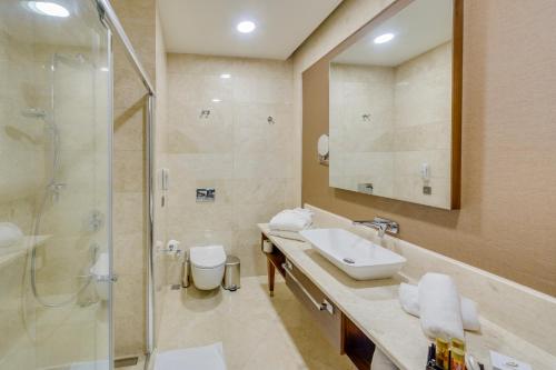 Un baño de Demircioğlu Park Hotel