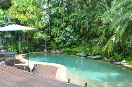 The swimming pool at or close to South Pacific Bed & Breakfast